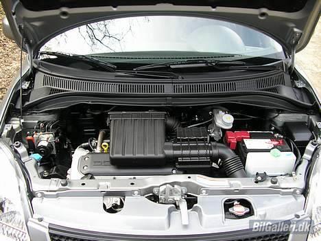 Suzuki Swift GL - A  Solgt - motorrummet billede 3