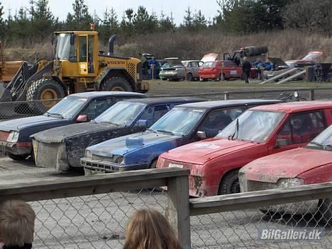 Mazda 626 2,0i GT gc folkeracer - jeg er nr. 2 fra venstre billede 11
