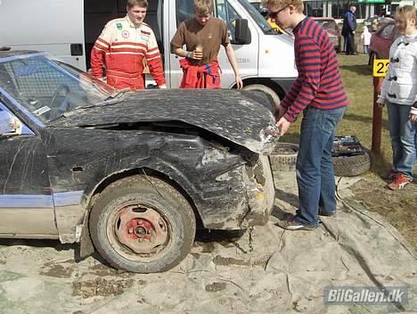 Mazda 626 2,0i GT gc folkeracer - hov er en jordvold så hård hehe? billede 12