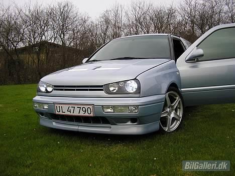 VW Golf III GL *SOLGT* - Dejligt med xenon. Mangler bare lige nede i luftindtagene :-D (Er monteret nu med Hella DE, 8000k) billede 17
