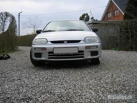 Mazda 323c GLX billede 5
