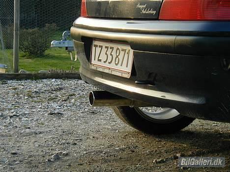 Peugeot 106 zen - jimmi j. herindefra har lavet min rustfri sportsudstødning.. jeg er bestemt tilfreds.  billede 8