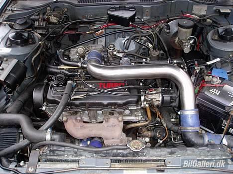 Nissan Bluebird 1,8t (solgt) billede 2