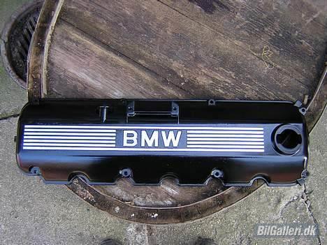 BMW 320i  - Ny lakeret ventildæksel.. billede 11