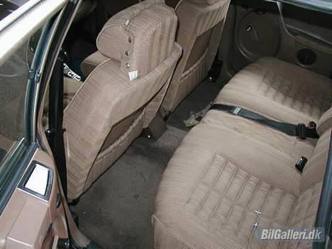 Citroën CX 2400 Pallas IE Aut. - Le compartement arriere. dette er den korte version, hvorfor der kun er ualmindeligt god benplads billede 4