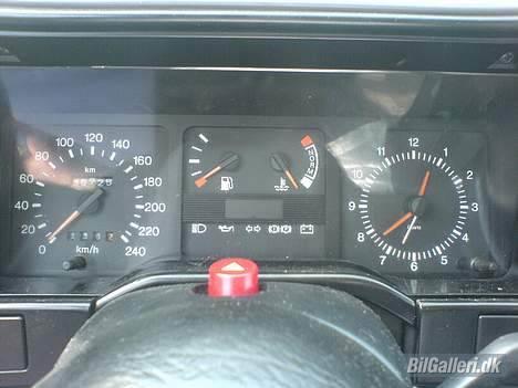 Ford sierra DØD - Tjah... Et ur ved speedometeren. ser jo nu ikk så sporty ud... billede 6