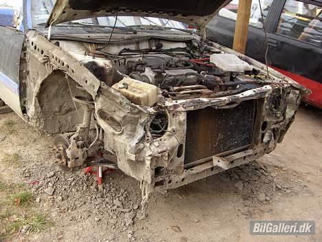 Mazda 626 2,0i GT gc folkeracer - 3. gang det hjørne bliver skubbet så den er ved a være pænt blød billede 17