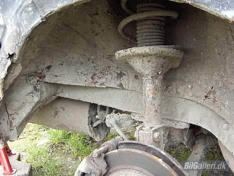 Mazda 626 2,0i GT gc folkeracer - rigtige mænd er ikk bange for rust og et skævt tårn hehe billede 18