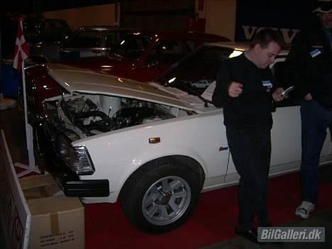 Toyota Corolla KE70 - Her er vi på messe i fredericia - er ikke så vild med når folk gnubber røv op af min bil! billede 15