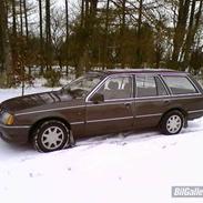 Opel Rekord E 2.2i Caravan