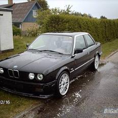 BMW E30 320I