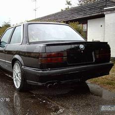 BMW E30 320I