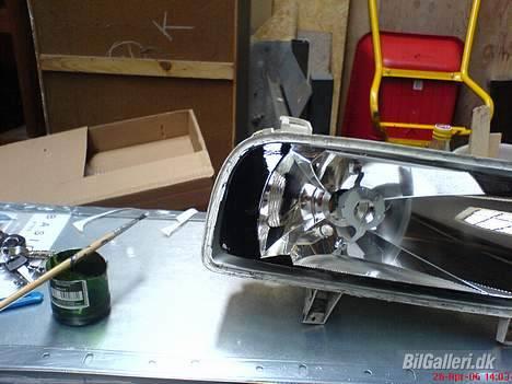 VW Vento GL solgt - og vi maler, det er nemmest at styre hvis man pensler malingen på og man ser ingen forskel når det er samlet  billede 19