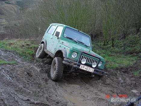 Suzuki SJ413 Samurai (SOLGT) - Så sad den fast billede 17