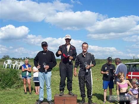 Mazda 1,8 GT-(X) turbo 2WD  - Lørdag d. 1/7 lykkedes det endeligt med en første plads i alle 4 heats og dermed en flot samlet første plads til mazdaen. Anden pladsen gik til Christian Kjær i sin Honda og 3 pladsen til Henning fra fyn ligeledes i en Honda billede 8