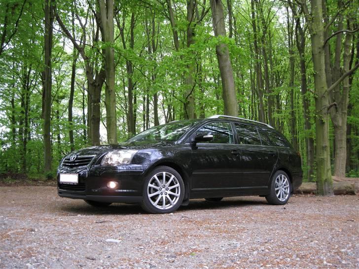 Toyota Avensis St.car Sol  SOLGT - Her er fotografen vist faldet. billede 1