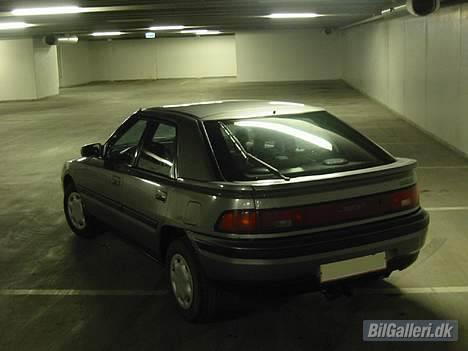 Mazda 323 F BG (Død) billede 4