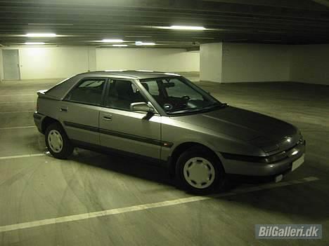 Mazda 323 F BG (Død) - Denne bil har skjulte kræfter... jeg har bare ik fundet dem endnu :-P billede 5