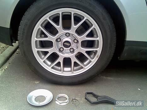 Mercedes Benz SLK 200 (solgt) - Fælge på min 98´er SLK. TSW Hockeheim 16´ med centermøtrik billede 11