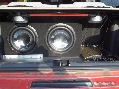 Toyota corolla solgt - stille og roligt men spiller da oki når det er xsound billede 6