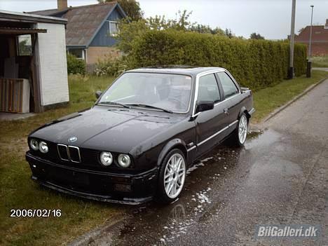 BMW E30 320I billede 2