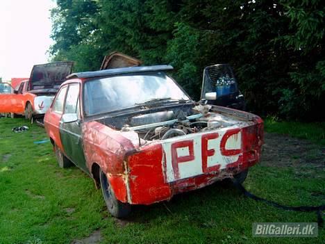 Ford escort mk2 (folkeracer) - sådan så den ud af jeg købte den... :( køn var den ikke billede 16