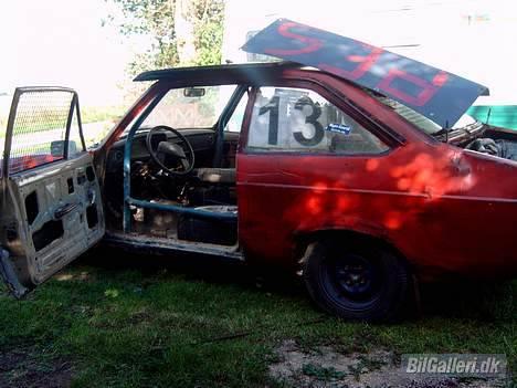 Ford escort mk2 (folkeracer) - sådan så den ud af jeg købte den... :( køn var den ikke billede 18