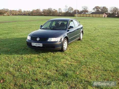 VW Passat limosine (SOLGT) - fortoget billede 1