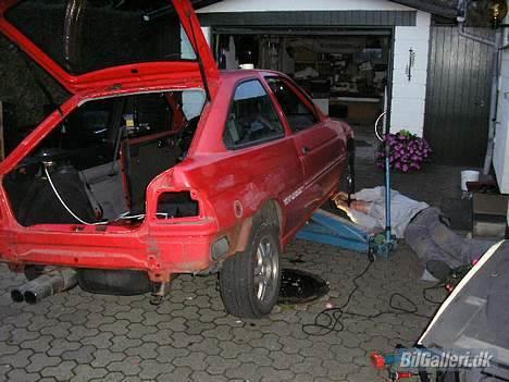 Ford Escort RS2000 - Klar til pladesmed billede 8