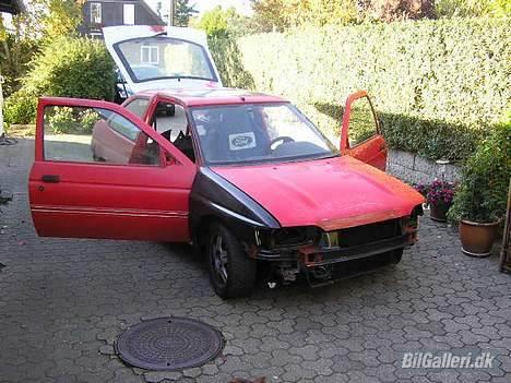 Ford Escort RS2000 - Færdig hos pladesmed billede 9