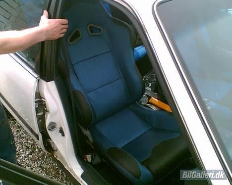 Toyota Carina II 2.0 XLi *SOLGT* - Så er der sportssæde... synd det skal laves om og det endnu ikke er lavet i begge sider. Man må jo øve sig når det er første gang det skal prøves. billede 13