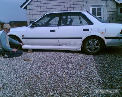 Toyota Carina II 2.0 XLi *SOLGT* - De er for lange og passer til en Bravo.. Men skal jeg afkorte dem, lave det så bagdøren kan gå op og sætte dem på??!! billede 14