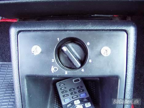 Citroën AX - "Citronen" DØD - Knapper til det røde lys ved fødderne. billede 10
