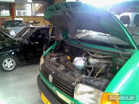 VW transporter 2,4d *SOLGT* billede 2