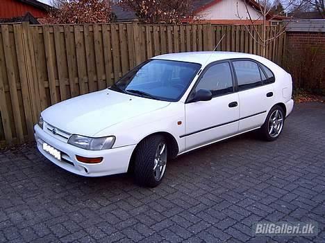 Toyota Corolla 1,3 XLI - Igen med nye fælge.. Bredde dæk billede 2