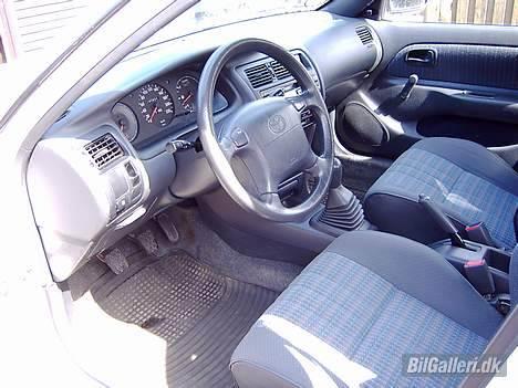 Toyota Corolla 1,3 XLI - Meget pænt og velholdt standard interiør billede 11