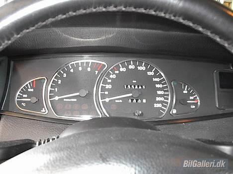 Opel Omega-B Irmscher edition - Rustfrie ringer rundt innstrumentene billede 9
