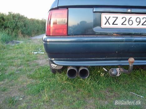 Opel Vectra A 2.0 I GL solgt - her er der så et billede af min potte den ser godt ud syndes jeg selv og lyder ok  billede 7