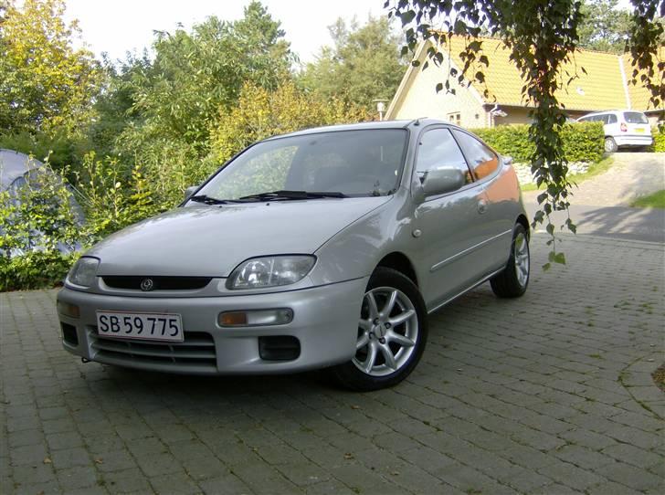 Mazda 323 C billede 10