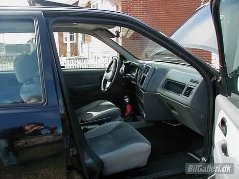 Ford Sierra 2.0 EFi *Solgt* - Ja og jeg sidder så over i den anden side.. billede 10