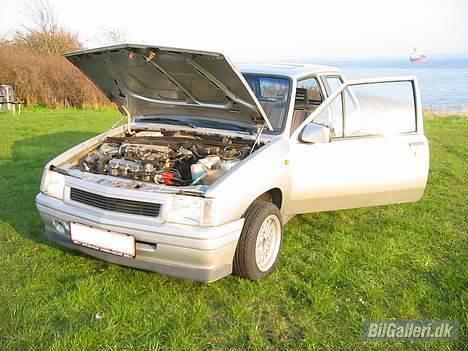 Opel Corsa A 1,6 8v GSi -Solgt - Udluftning! billede 4