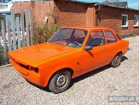 Opel kadett c 2.0 16v SOLGT - så blev den malet men solen gør den meget lys billede 16