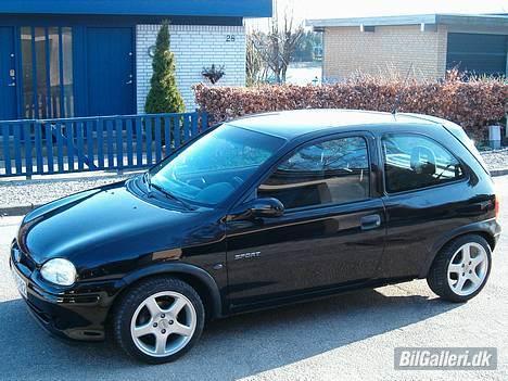 Opel Corsa B Sport **SOLGT** - Min Corsa set fra siden. billede 1