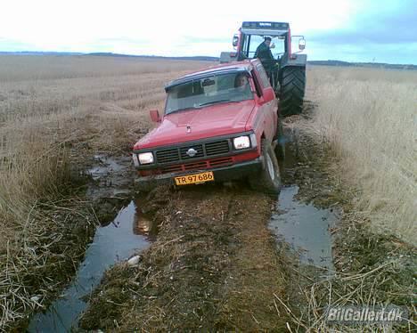 Nissan patrol 260 2,8 TD (solgt) - det var så her falcks unimog ikk kunne komme ud, så vi tog en traktor i stedet. billede 5