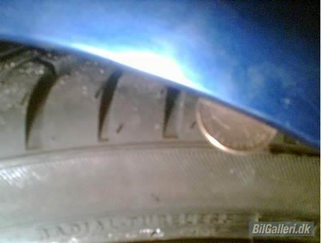 VW      Vento GT TDi *SOLGT* - da den lige havde fået gevind undervogn på... der kunne sættes en 20ér i spænd melem dæk og skærmkant... billede 16