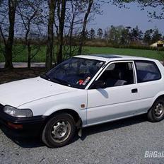 Toyota Corolla 1.3 XL  (DØD)