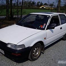 Toyota Corolla 1.3 XL  (DØD)