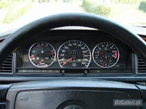 Mercedes Benz 190e SOLGT billede 10
