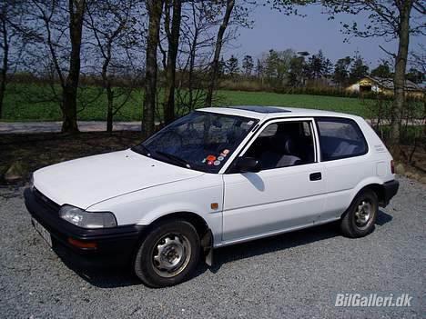 Toyota Corolla 1.3 XL  (DØD) billede 1
