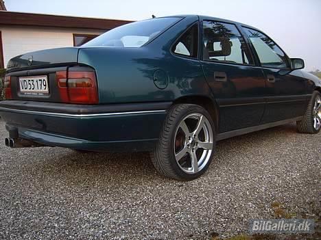 Opel Vectra A 2,5 V6 24V-SOLGT - Ingen tvivl om at det pynter når først jeg har fået monteret den nye undervogn... billede 1